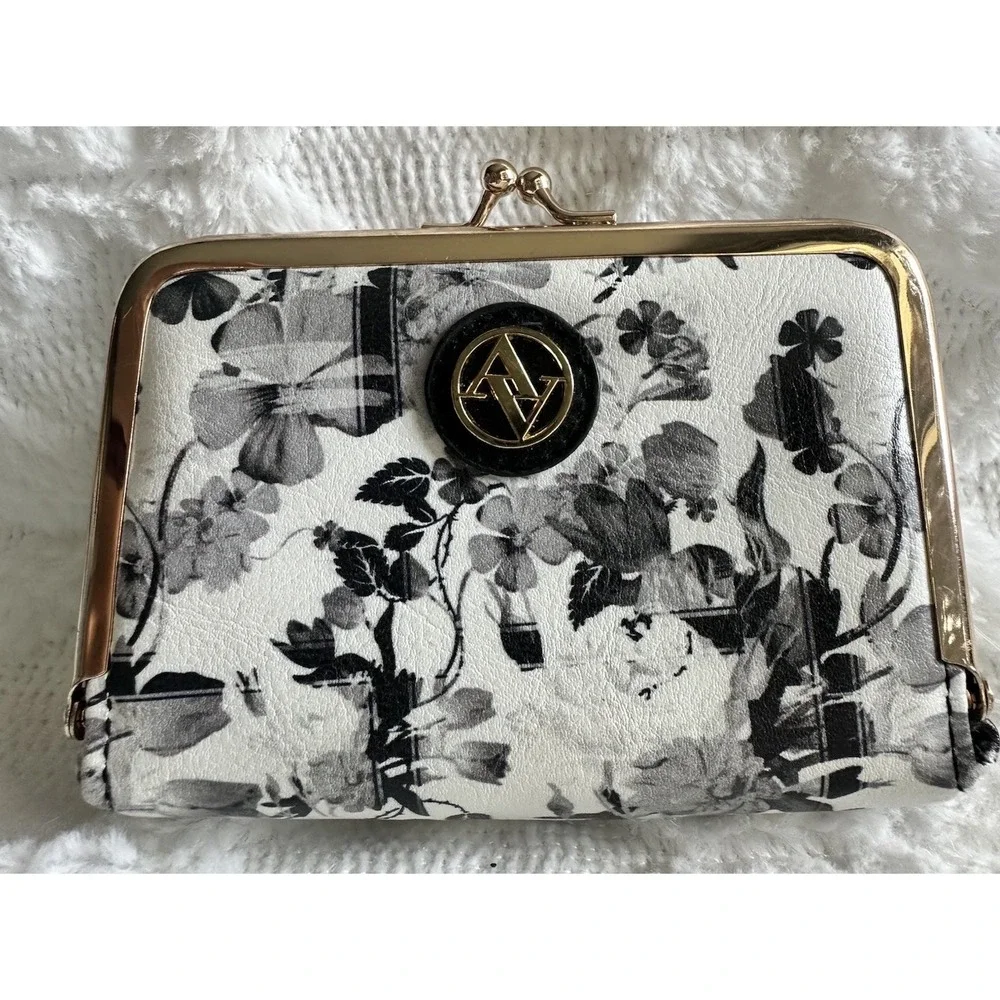 Adrienne Vittadini Pill Storage‎ Travel Case Kiss Lock Coin Wallet Black & White